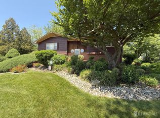 3 Guernsey Ln, East Brunswick, NJ 08816