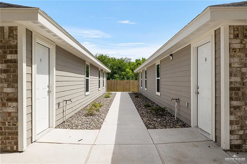 3 bed, 2.0 bath, 1016 sqft, $1,150 — Photo 3