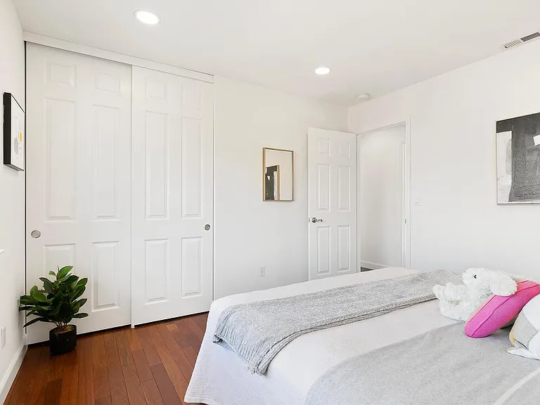 4246 Woodcrest Dr — Photo 17