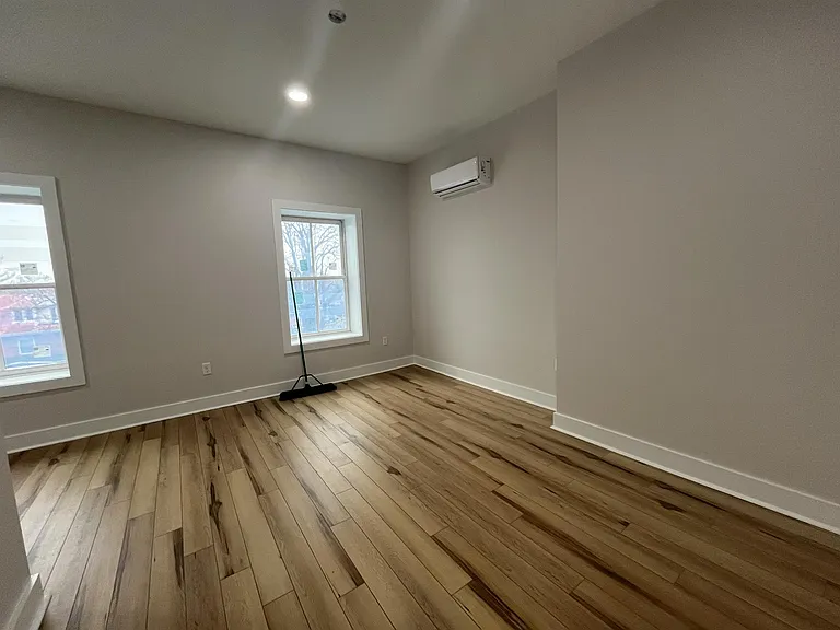 515 E Washington St #4 — Photo 8
