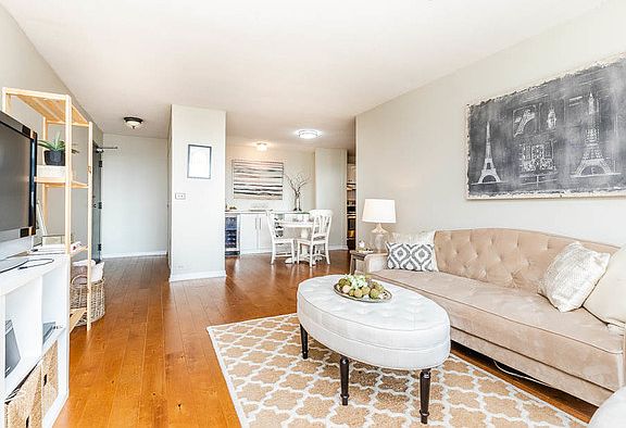 4th image of 2740 N Pine Grove Ave APT 13H