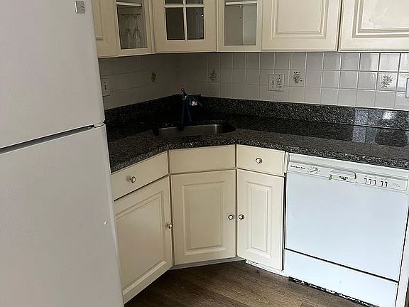 2nd image of 42 Agate Ave