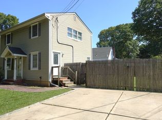 20 Cambridge Ave #2, Melville, NY 11747