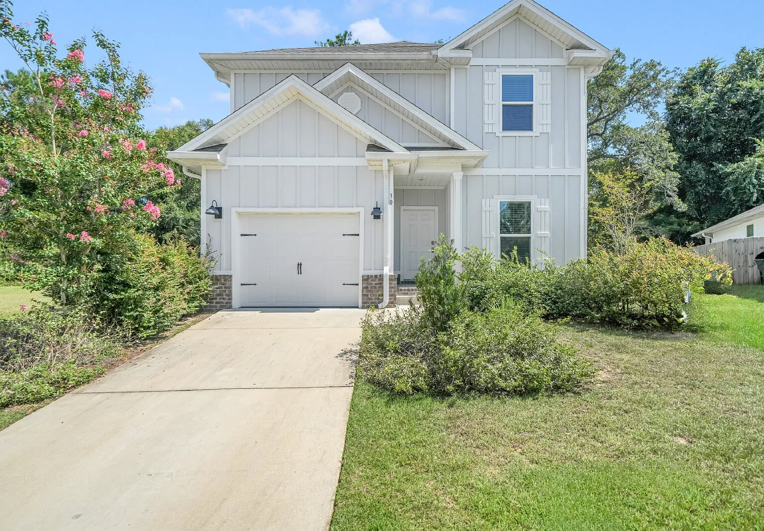 4 bed, 3.5 bath, 2318 sqft, $2,800 — Photo 1