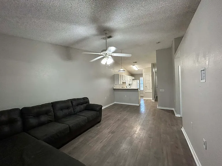 2329 Trailwood Dr — Photo 7
