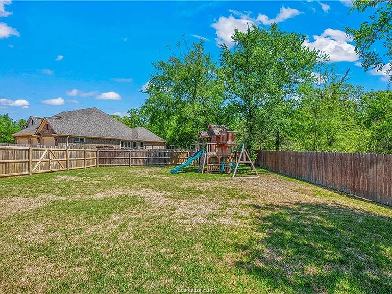 15701 Timber Creek Ln — Photo 25