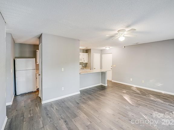 4th image of 6104 Meadow Rose Ln