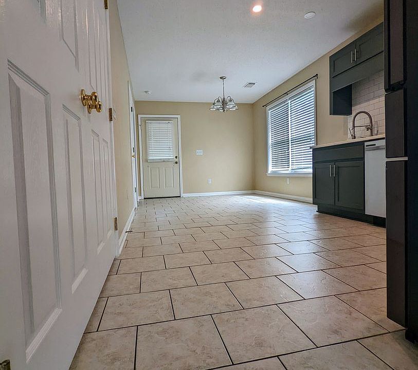 1st image of 2306 10th St E
