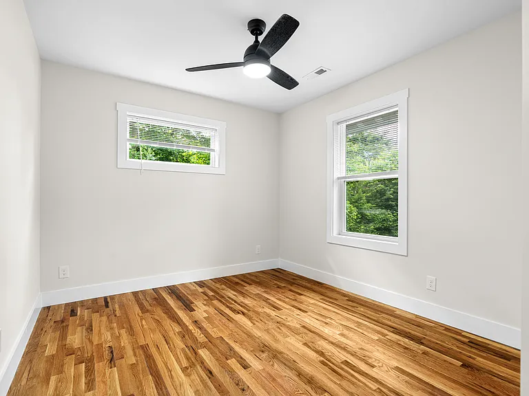 2nd Bedroom 11'x11'