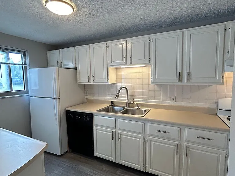 Coventry Court Townhomes — Photo 95
