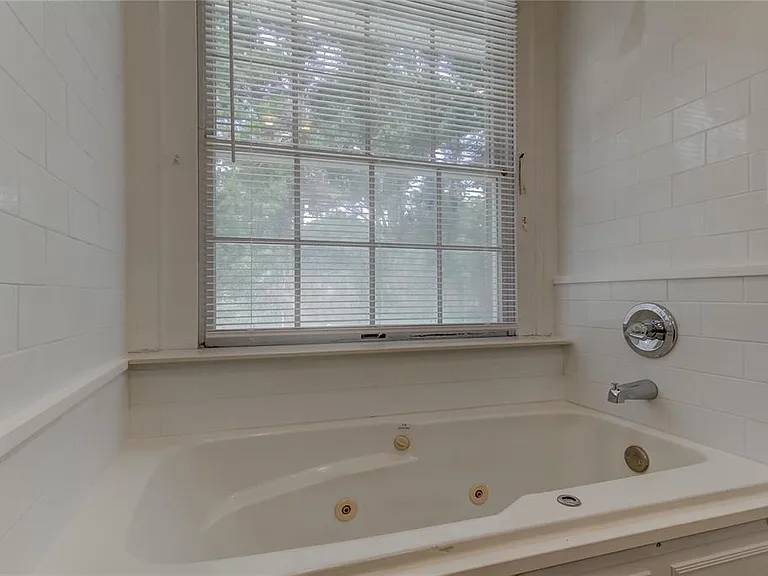 10406 Reclinata Ln — Photo 48