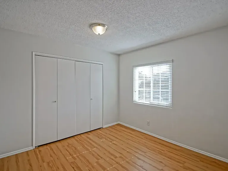 1815 Clark Ln — Photo 25