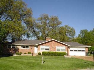 9942 Crestwick Dr, Saint Louis, MO 63128