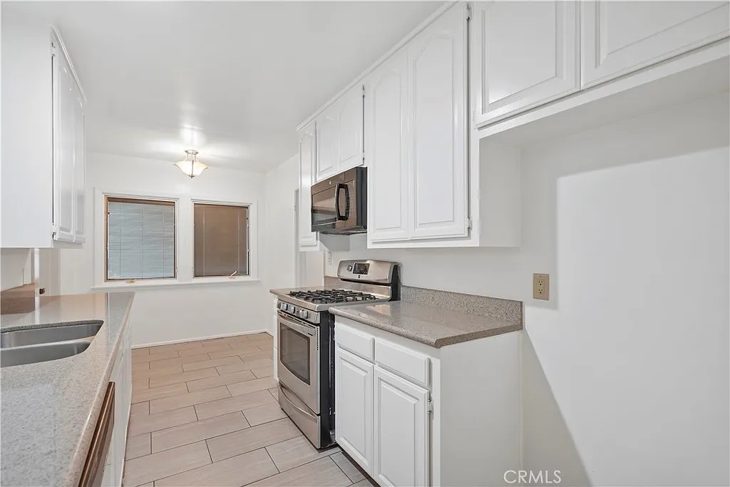 4 bed, 1415 sqft, $4,200 — Photo 4