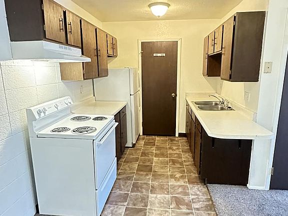 4th image of 1141 28th St W #21