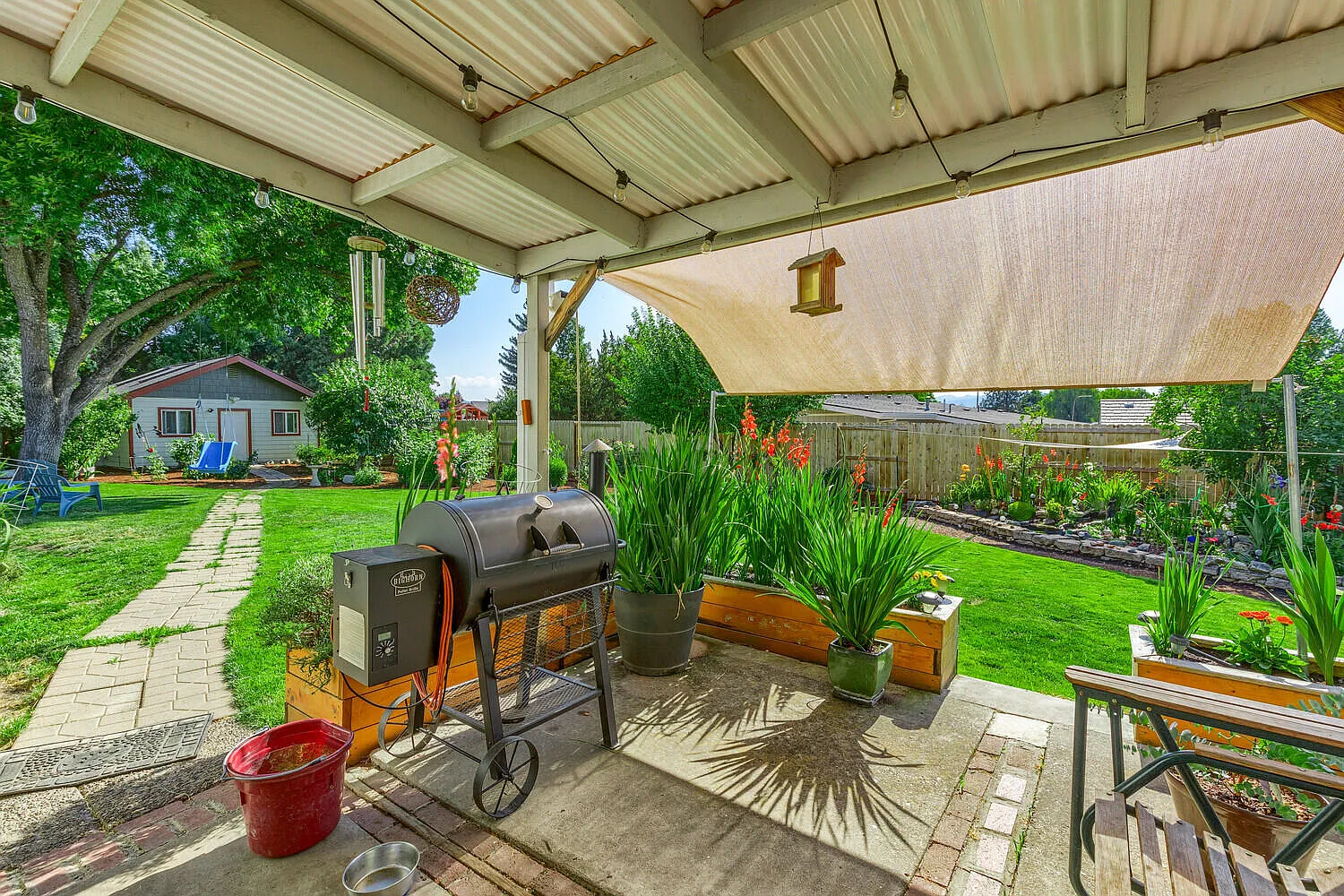 2598 Saint Thomas Way photo 1