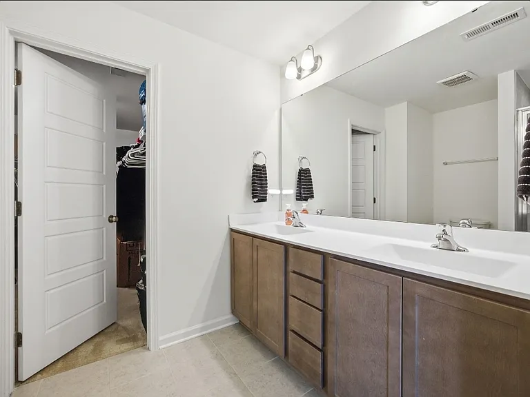 315 Enfield Dr — Photo 23