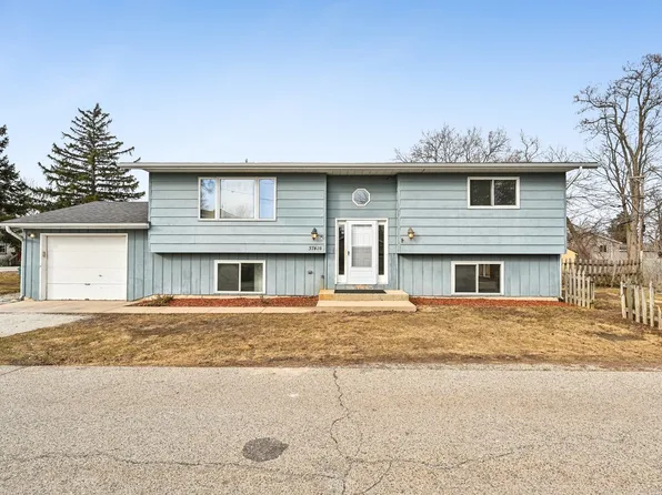 37426 W Park Ln, Lake Villa, IL 60046