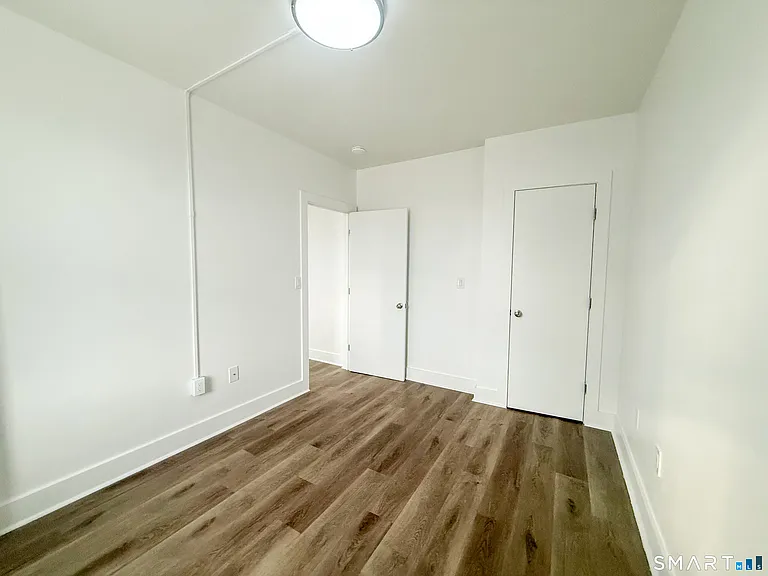 575 Bank St — Photo 4