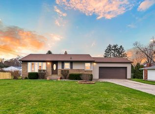 15436 Pinehurst Dr, Lansing, MI 48906