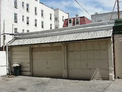 Building Photo 3