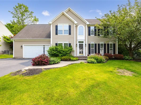 72 Chadwick Mnr, Fairport, NY 14450