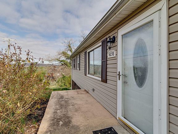 4th image of 4238 Plummer Dr