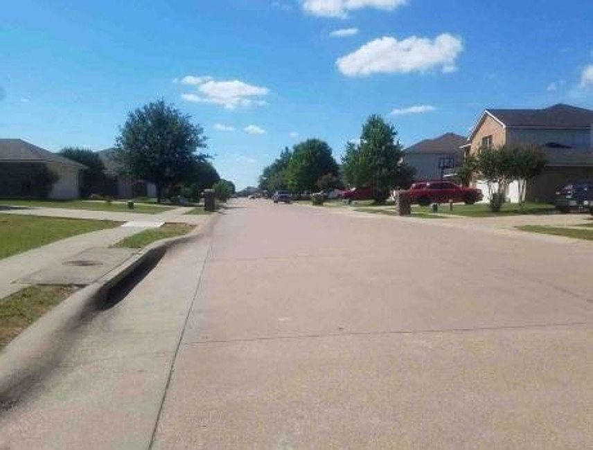 Exterior Neighborhood (street photo)