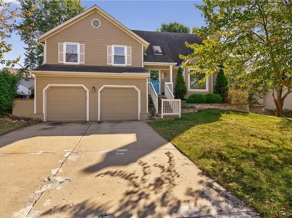 912 N Arroyo Dr, Olathe, KS 66061