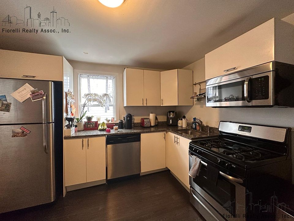 2nd image of 160 Everett St #2F