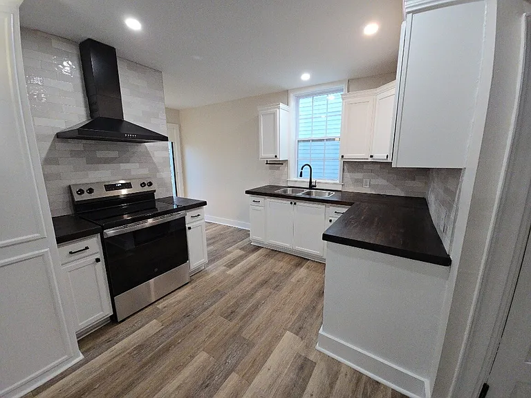 310 N C St — Photo 10