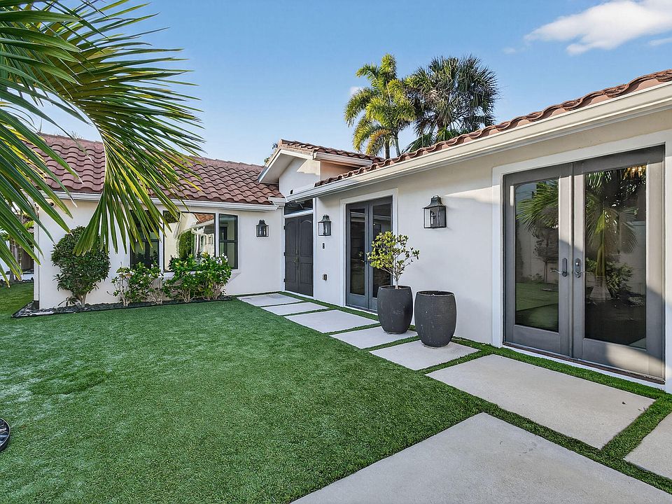 1st image of 105 W Tarpon Lane