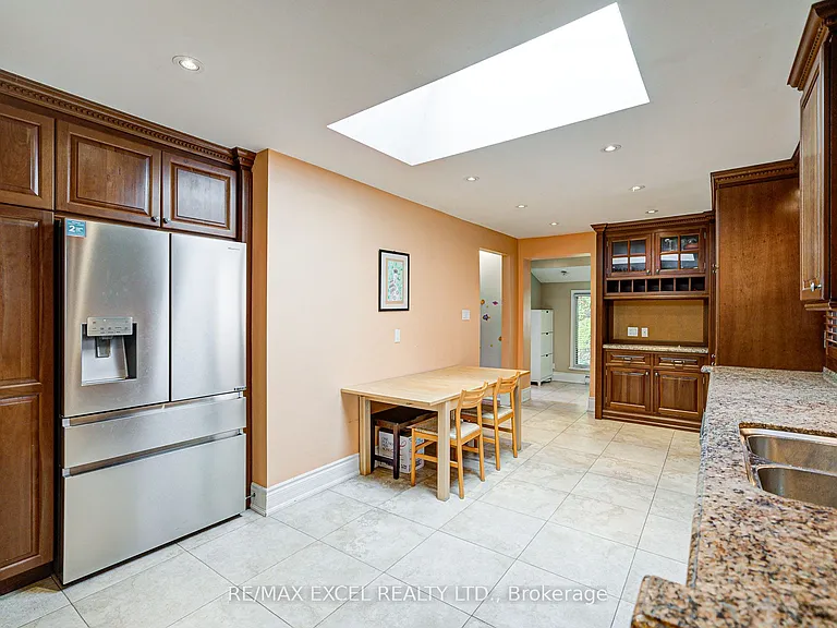 108 Babcombe Dr — Photo 38