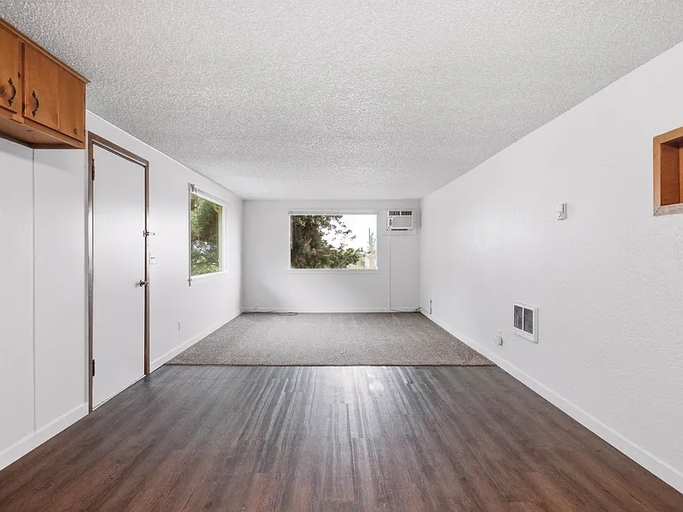 EN - 2510 / 2516 Chatham Hill Dr — Photo 4