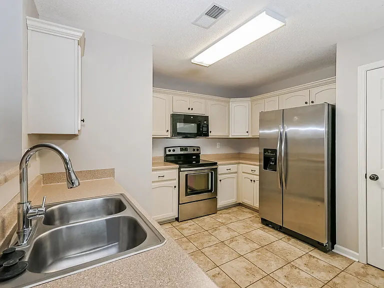 7852 Ridgedale Dr — Photo 7