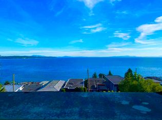 15447 Columbia Ave, White Rock, BC V4B 1K3