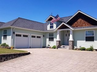 935 SE Fairway Dr, Myrtle Creek, OR 97457