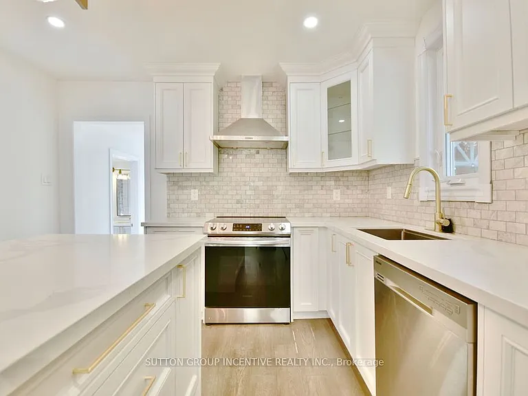 1556 Houston Ave — Photo 20