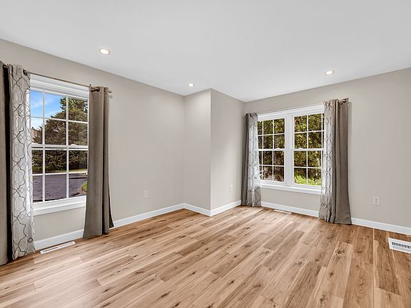 2nd image of 17 Cinnamon Cir
