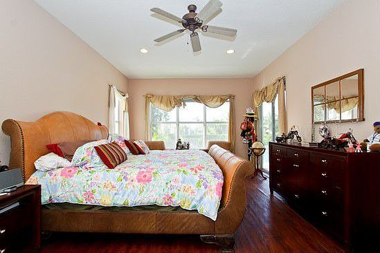 4th image of 10982 NW 70th Ct