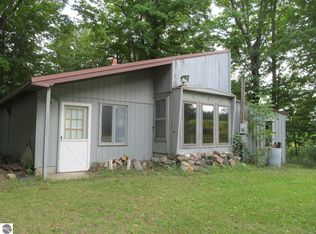 22484 90th Ave, Marion, MI 49665