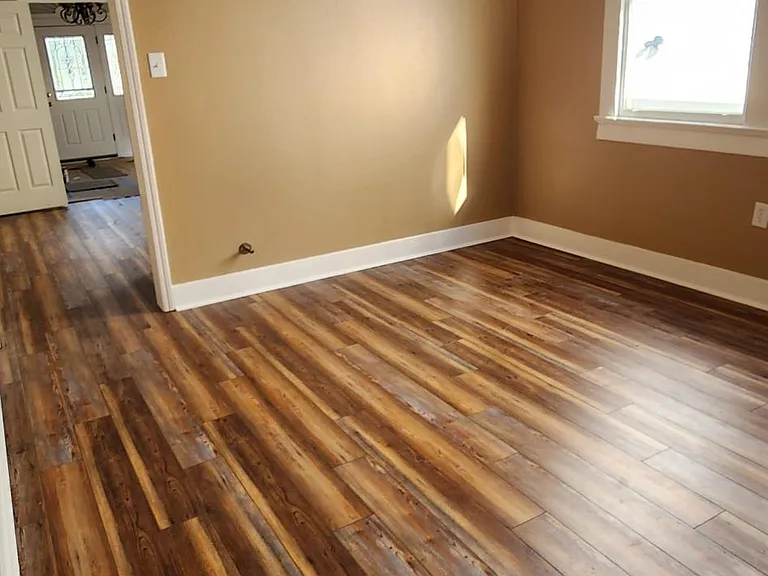 2423 Franklin Ave — Photo 8