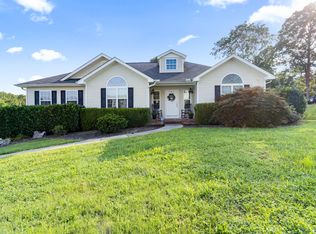 6109 Saab Dr, Ooltewah, TN 37363