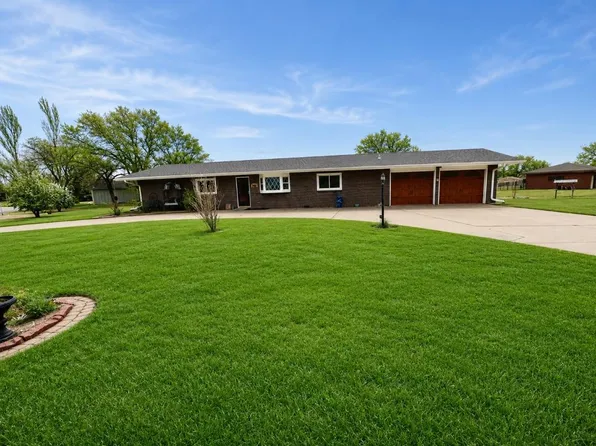 407 N Pennsylvania Ave, Holyrood, KS 67450