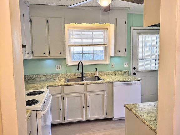 4th image of 2210 Haven Dr