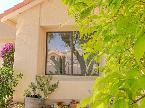 310 E Highcourte Ln, Oro Valley, AZ 85737