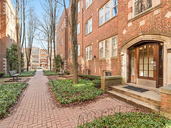 3rd image of 219 N Oak Park Ave APT 1E