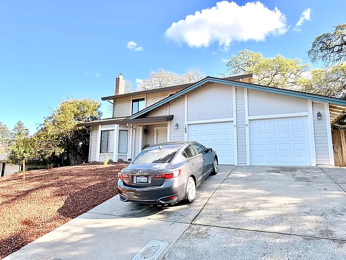 109 Johnston Ct photo 1