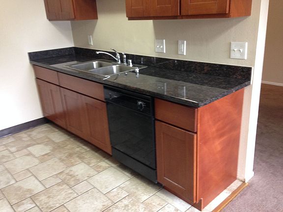 5th image of 986 Warren St APT 202