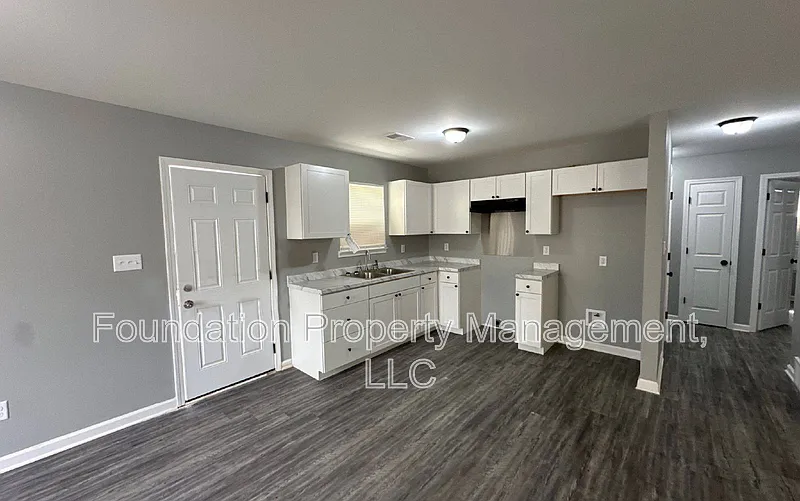 4 bed, 2.0 bath, 1806 sqft, $1,695 — Photo 3